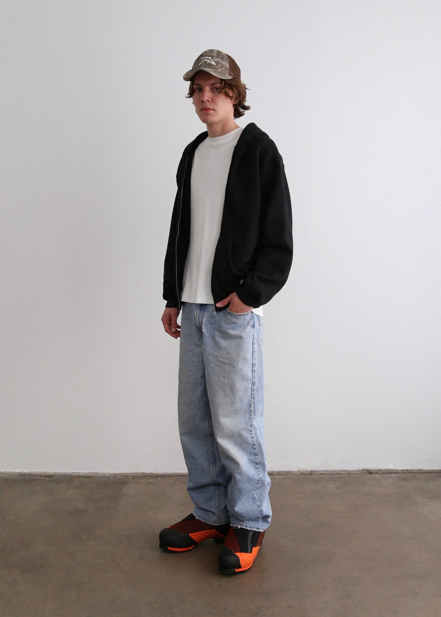 ZIP-UP HOODIE - BLACK