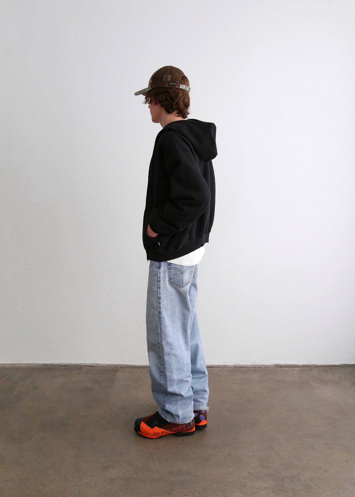 ZIP-UP HOODIE - BLACK